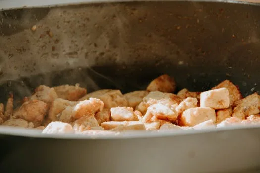 Air Fryer Crispy Sriracha Tofu Cubes