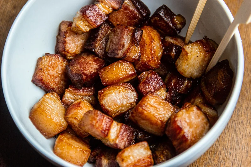 Bucățele de porc cu miere și usturoi